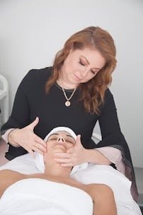 AF1QipPL1EdDc6kBlFYMfNLQ9rCjyqnX3FbJRtXwylhG_w203-h304-k-no